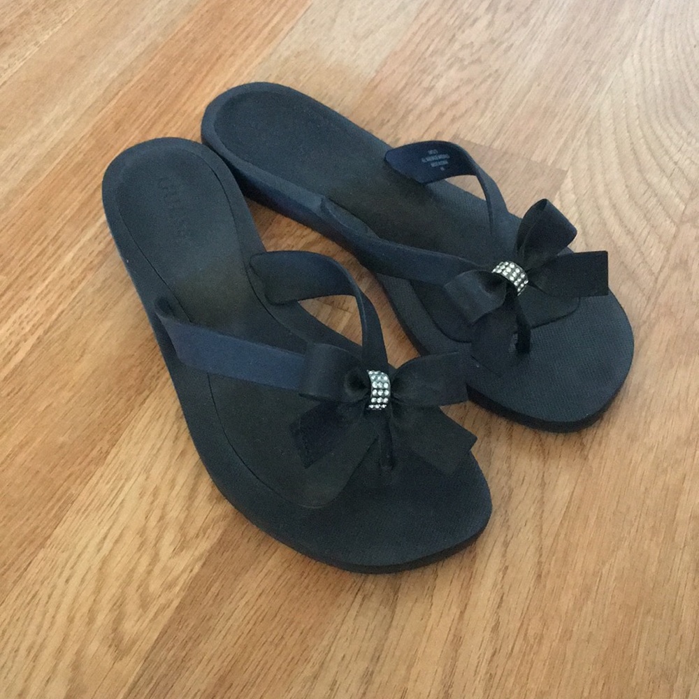 GUESS Women’s Tutu Flip Flops